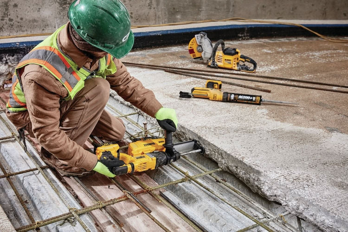 DeWalt DWH205DH Corded Dust Extractor For DCH263 SDS Plus D-Handle Rotary Hammer