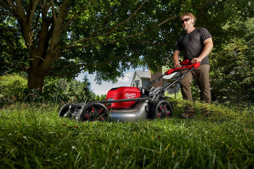 Milwaukee 2823-22HD M18 FUEL 21" Self-Propelled Dual Battery Mower with Cover + 2 M18 REDLITHIUM HIGH OUTPUT HD12.0 Battery Packs
