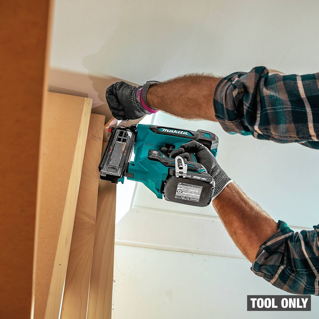 Makita XNB04Z 18V LXT Brushless Cordless 2-in. 18-Gauge Brad Nailer w/ (2) 4.0Ah Battery Starter Kit