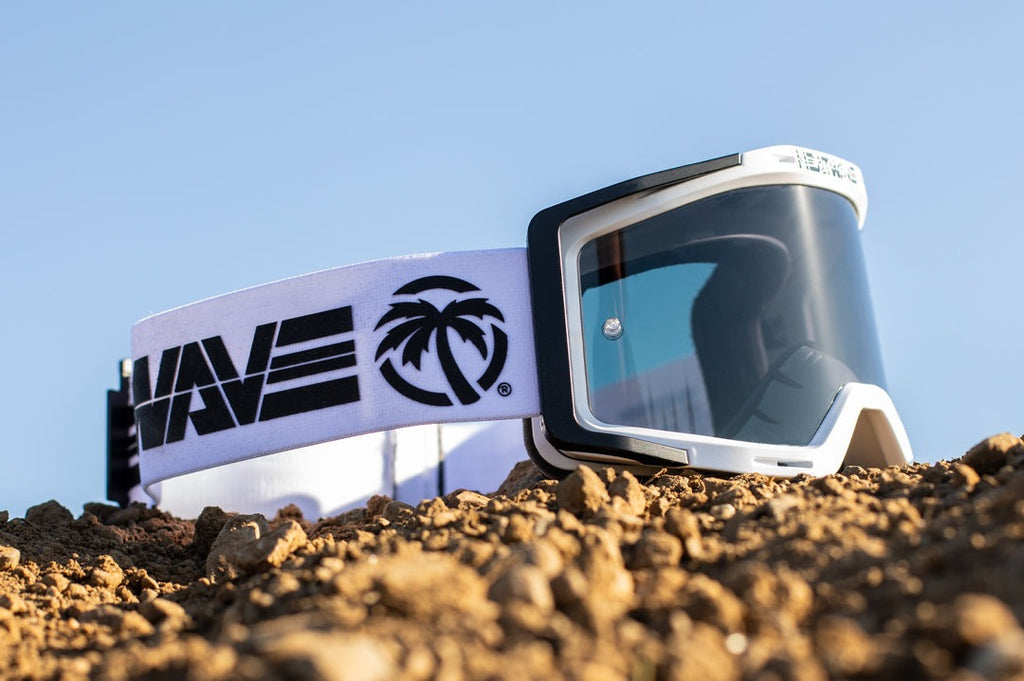 Heat Wave Billboard Icon WHITE/PHOTOCHROMIC MXG-250 Moto Goggle