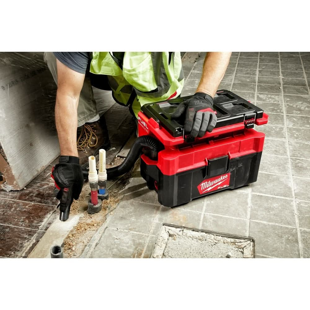 Milwaukee M18 FUEL PACKOUT 2.5 Gallon Wet/Dry HEPA Vacuum + PACKOUT Compact Tool Box