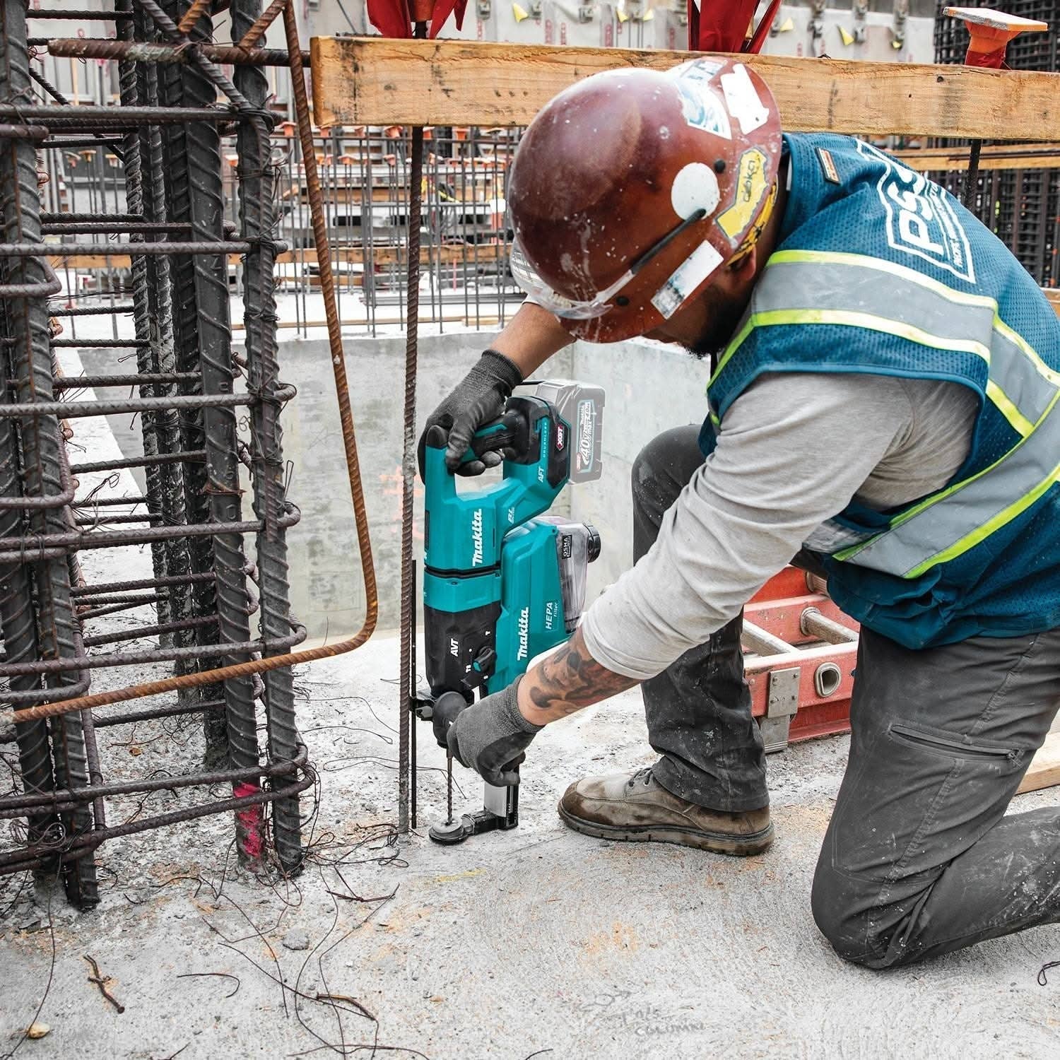 Makita GRH07ZW 40V max XGT Brushless 1-1/8" SDS-PLUS AVT Rotary Hammer (D-Handle) w/ Dust Extractor, AFT, AWS Capable, Tool Only