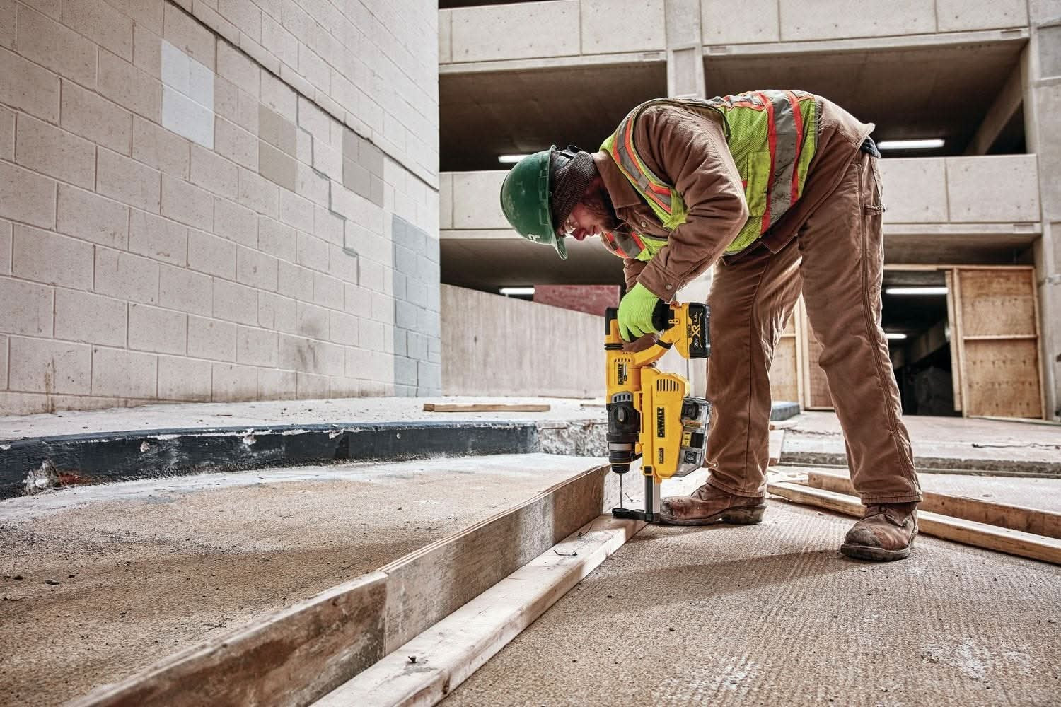 DeWalt DWH205DH Corded Dust Extractor For DCH263 SDS Plus D-Handle Rotary Hammer