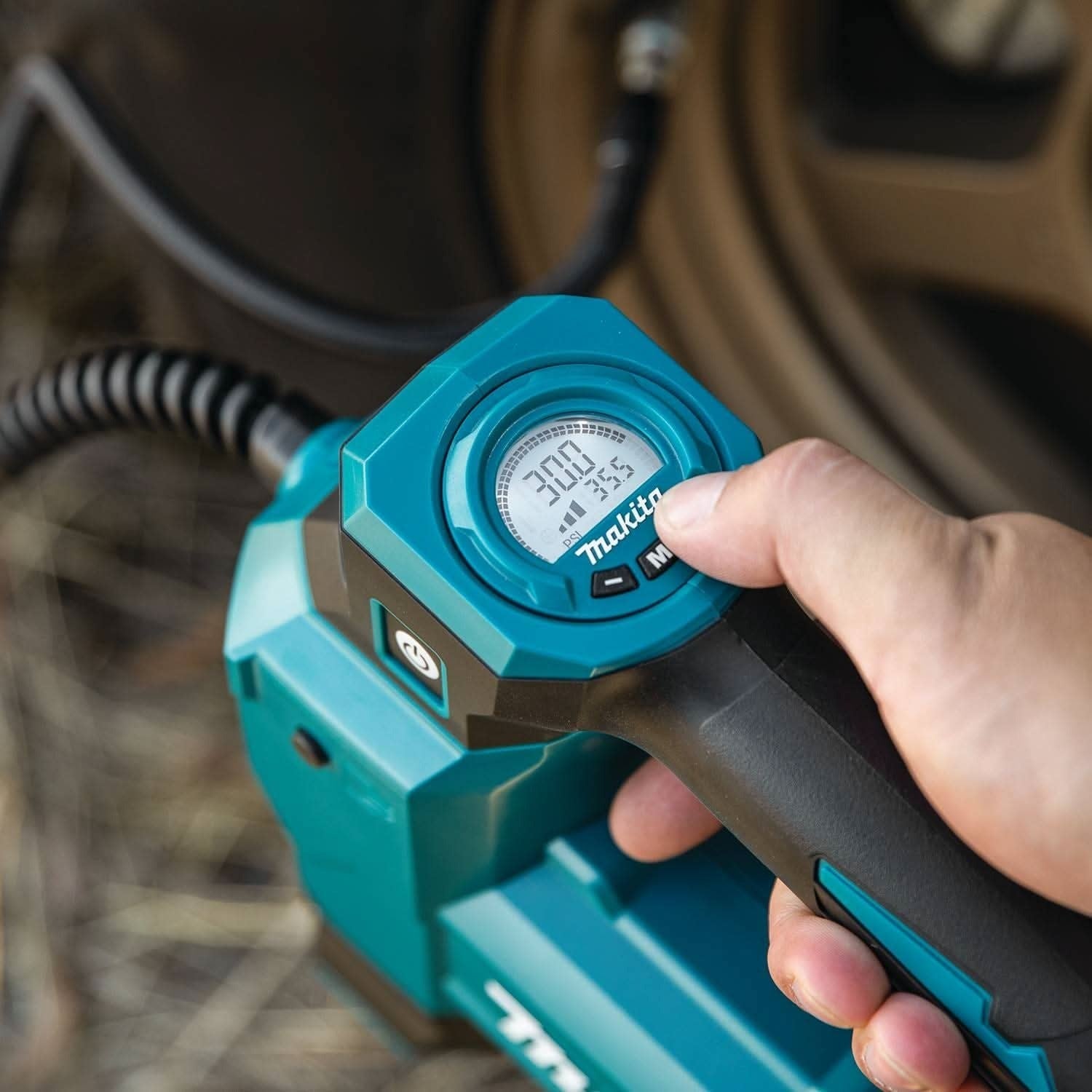 Makita DMP181ZX 18V LXT Lithium-Ion Cordless High-Pressure Inflator with 5.0Ah Battery