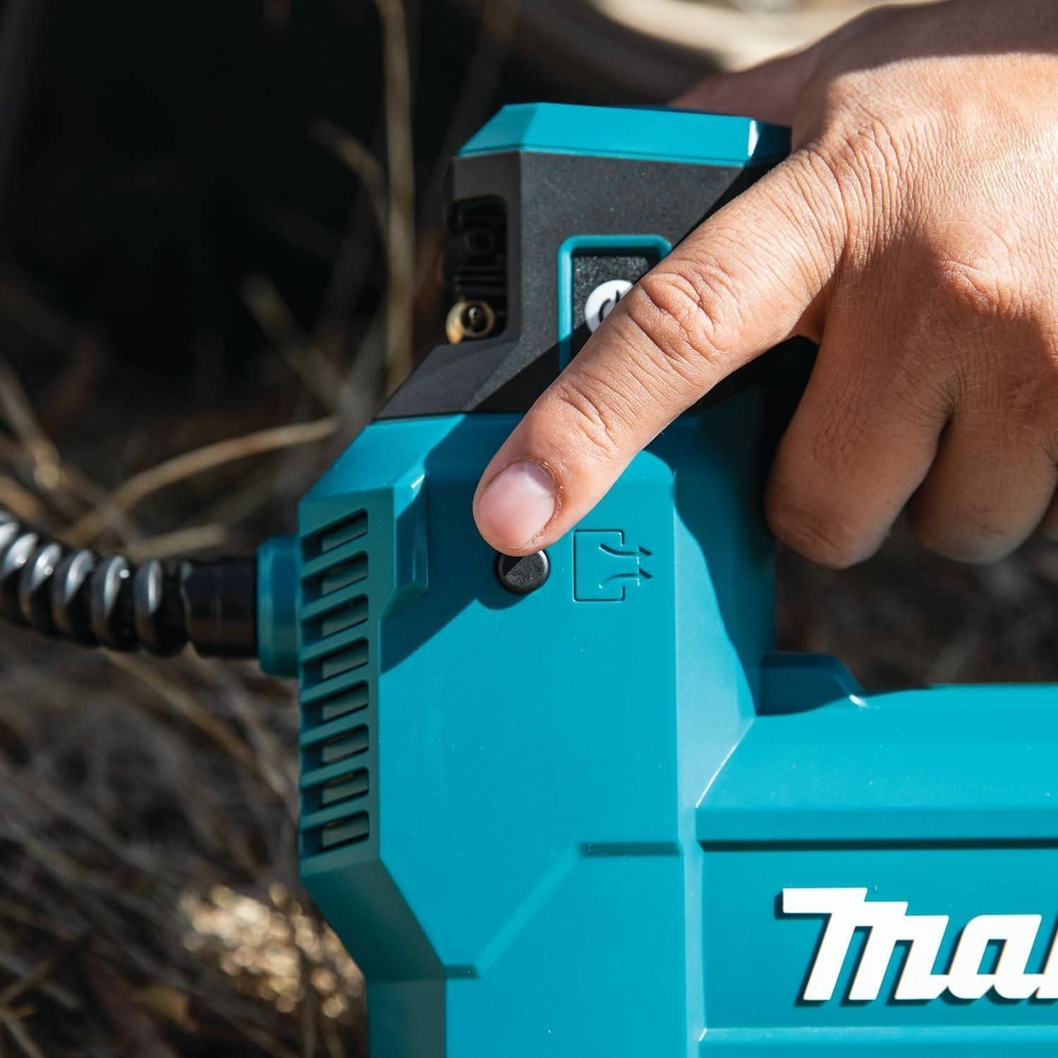 Makita DMP181ZX 18V LXT Lithium-Ion Cordless High-Pressure Inflator with 5.0Ah Battery