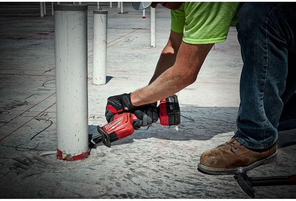 Milwaukee 2719-21 M18 FUEL Hackzall Recip Saw 5Ah Kit + FREE AX Blade