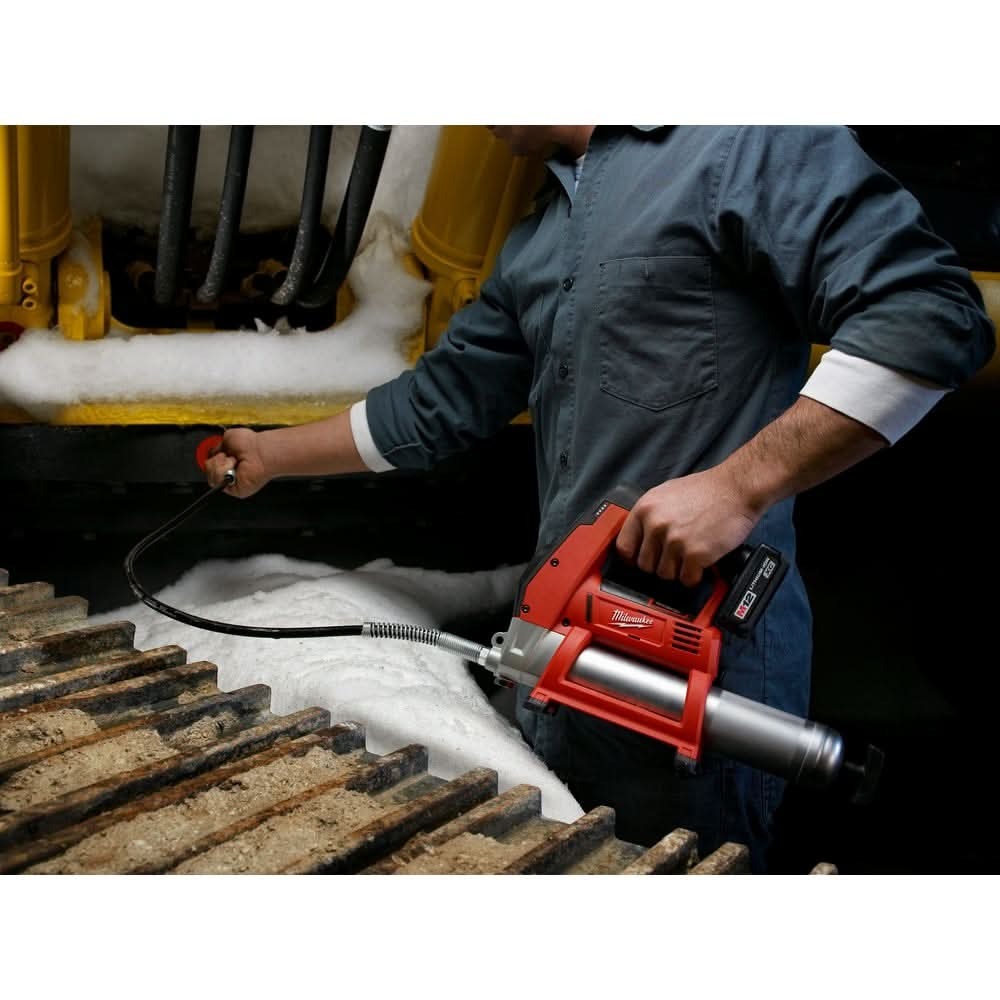 Milwaukee 2446-21XC M12 Cordless Grease Gun Kit