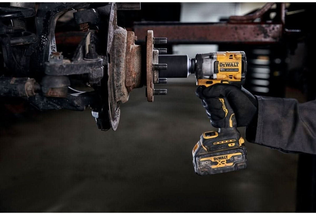 DeWALT DCF921P2 ATOMIC 20V MAX* 1/2 -in. Cordless Impact Wrench with Hog Ring Anvil Kit