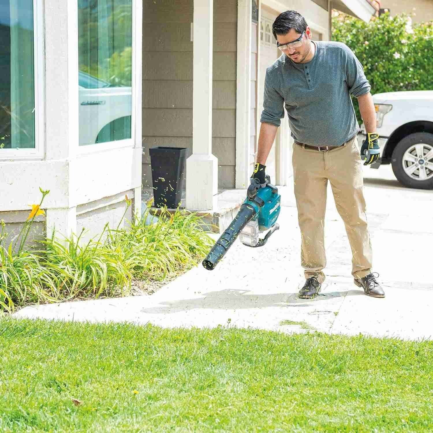 Makita XBU04ZV 36V (18V X2) LXT Brushless Blower with Vacuum Attachment Kit, Tool Only