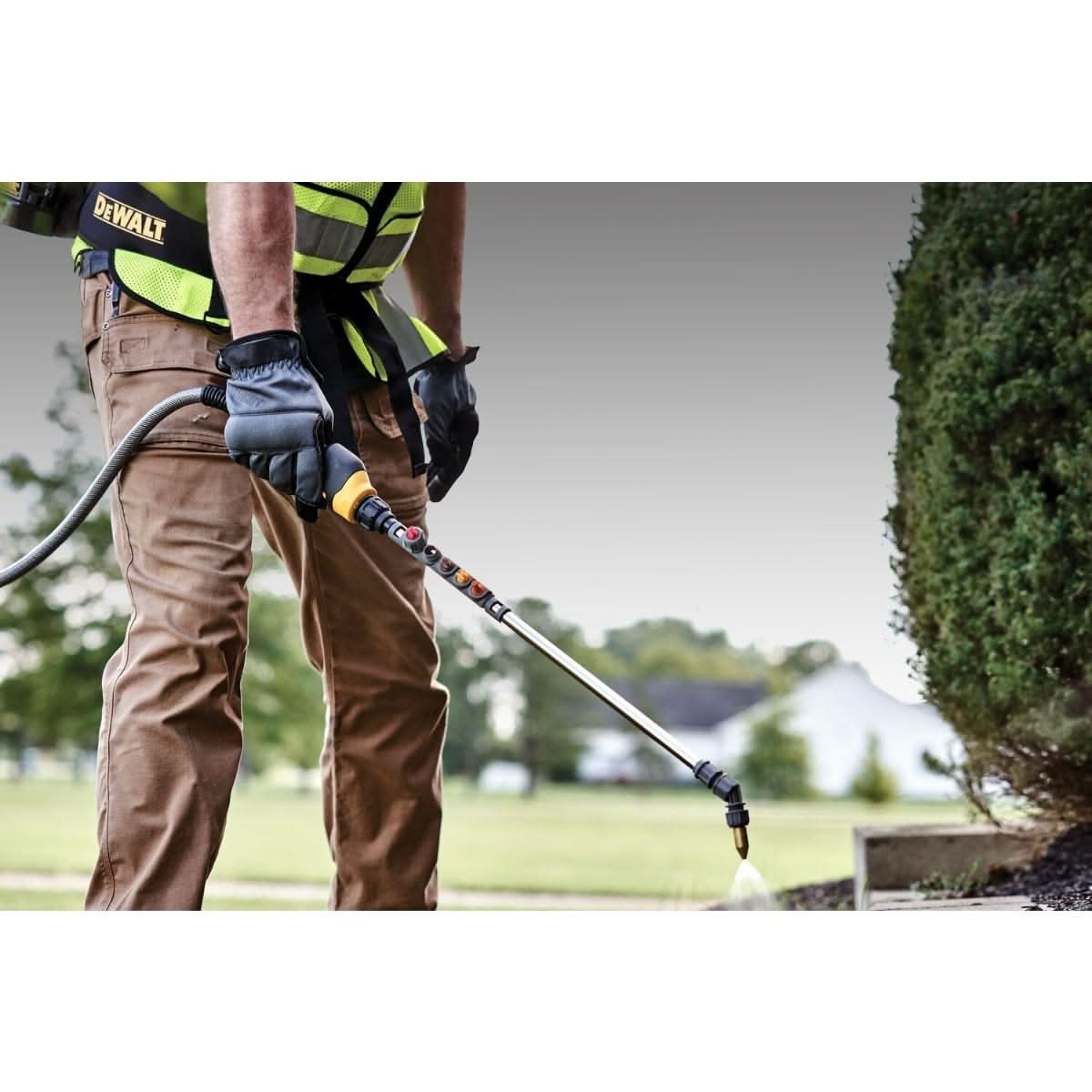 DeWalt DXSP190681B 20V MAX 4-Gallon Backpack Sprayer with 5.0Ah Battery