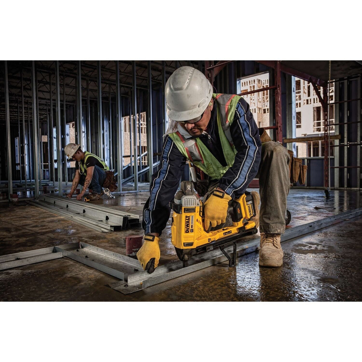 DeWALT 1-In. Magazine Cordless Concrete Nailer 5.0Ah Kit (DCN891P2)