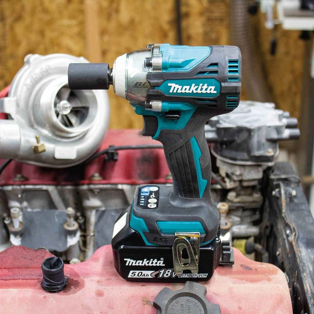 Makita XWT15T 18V LXT Lithium-Ion Brushless Cordless 4-Speed 1/2" Sq. Drive Impact Wrench Kit w/ Detent Anvil (5.0Ah)