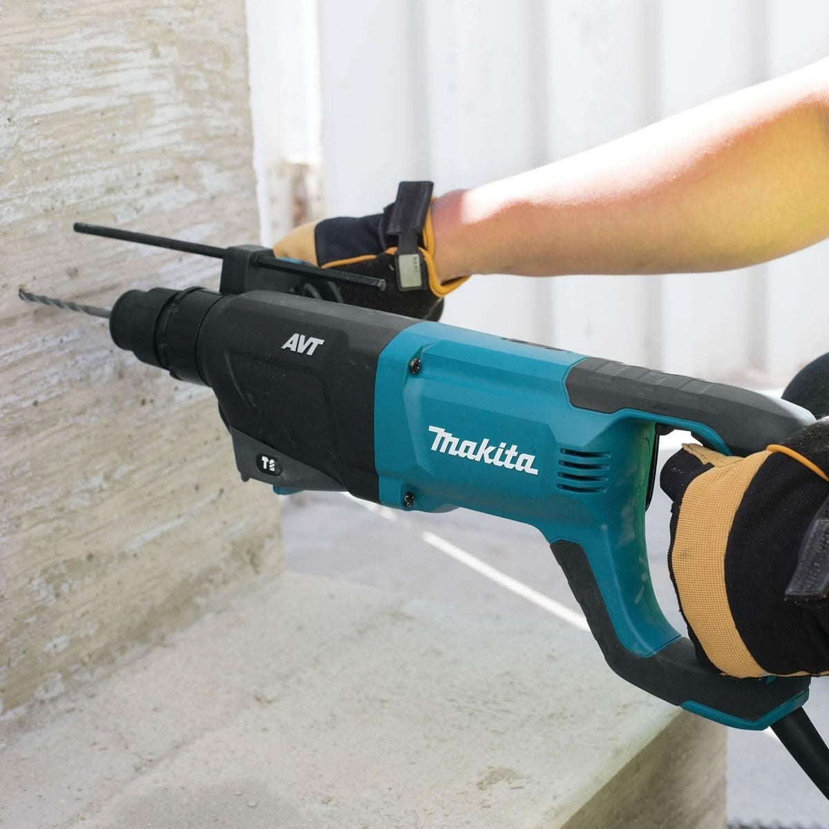 Makita HR2641 Corded 1" SDS-PLUS AVT Rotary Hammer (D-Handle)