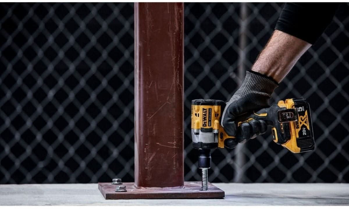 DeWALT DCF922B ATOMIC 20V MAX* 1/2 -in. Cordless Impact Wrench with Detent Pin Anvil, Tool Only