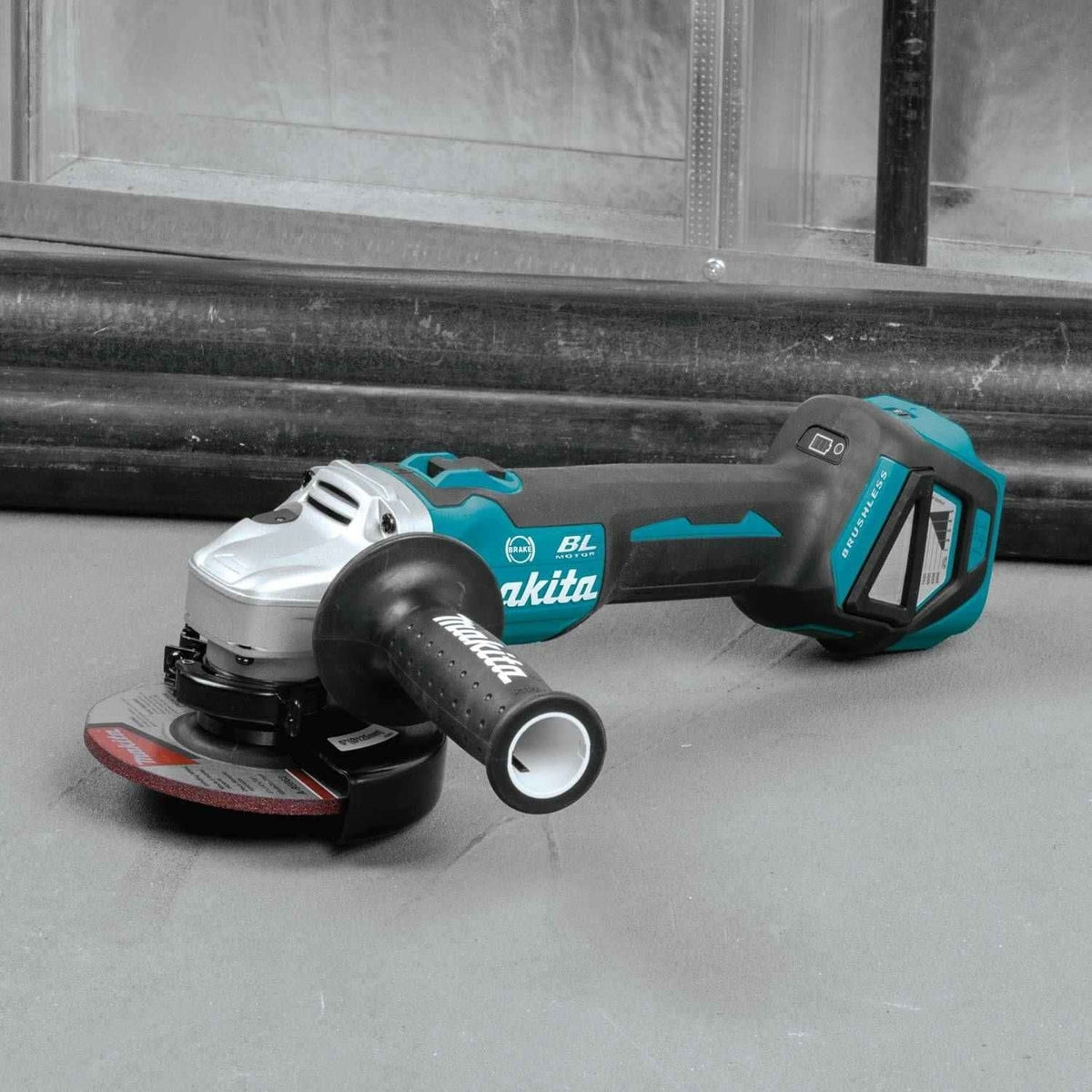 Makita XAG16Z 18V LXT Lithium-Ion Brushless Cordless 4-1/2"Â / 5" Cut-Off/Angle Grinder, with Electric Brake, Tool Only