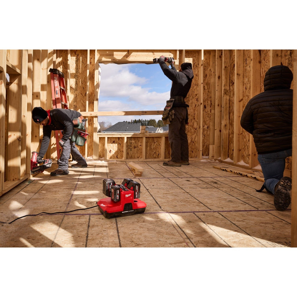 Milwaukee M18 & M12 Four Bay Simultaneous Super Charger w/ PACKOUT Compatibility (48-59-1818)
