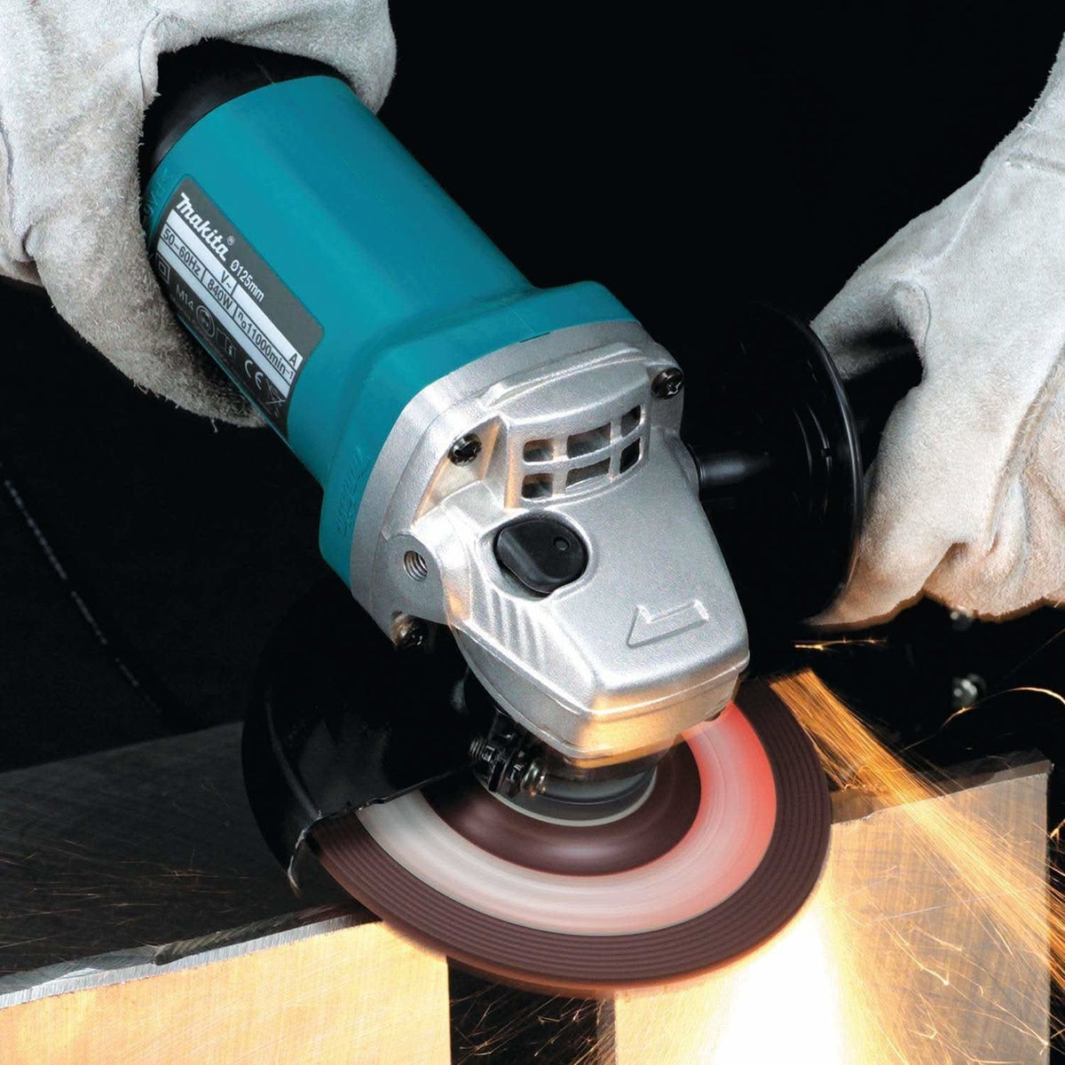 Makita 9557PB Corded 4-1/2" Paddle Switch Angle Grinder, with AC/DC Switch