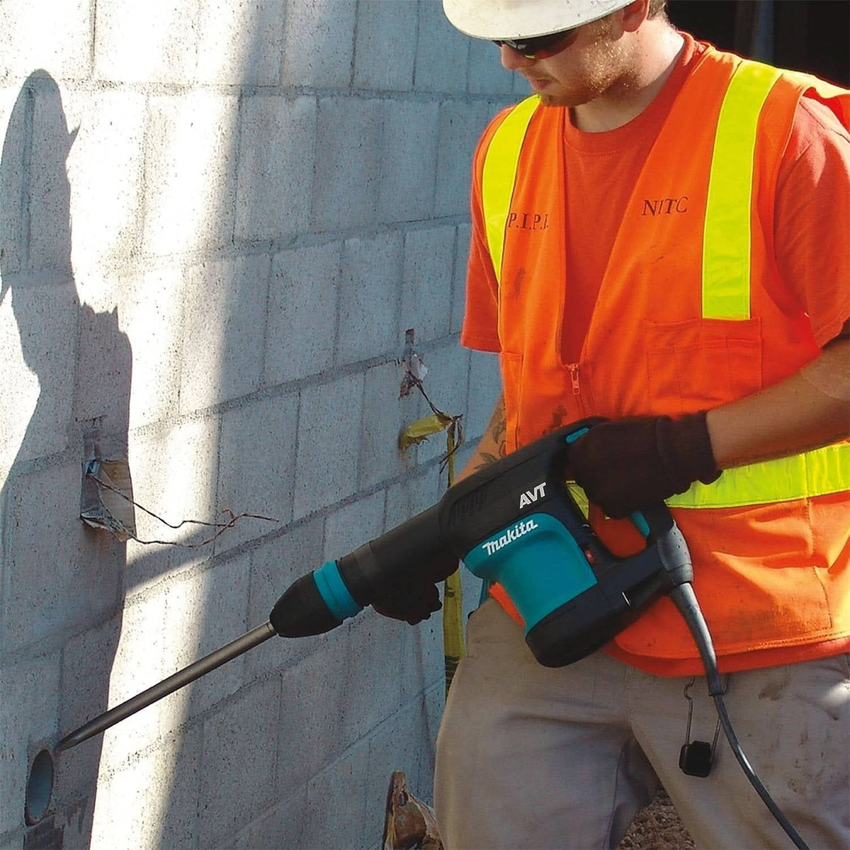 Makita HM0871C Corded 12 lb. SDS-MAX AVT Demolition Hammer