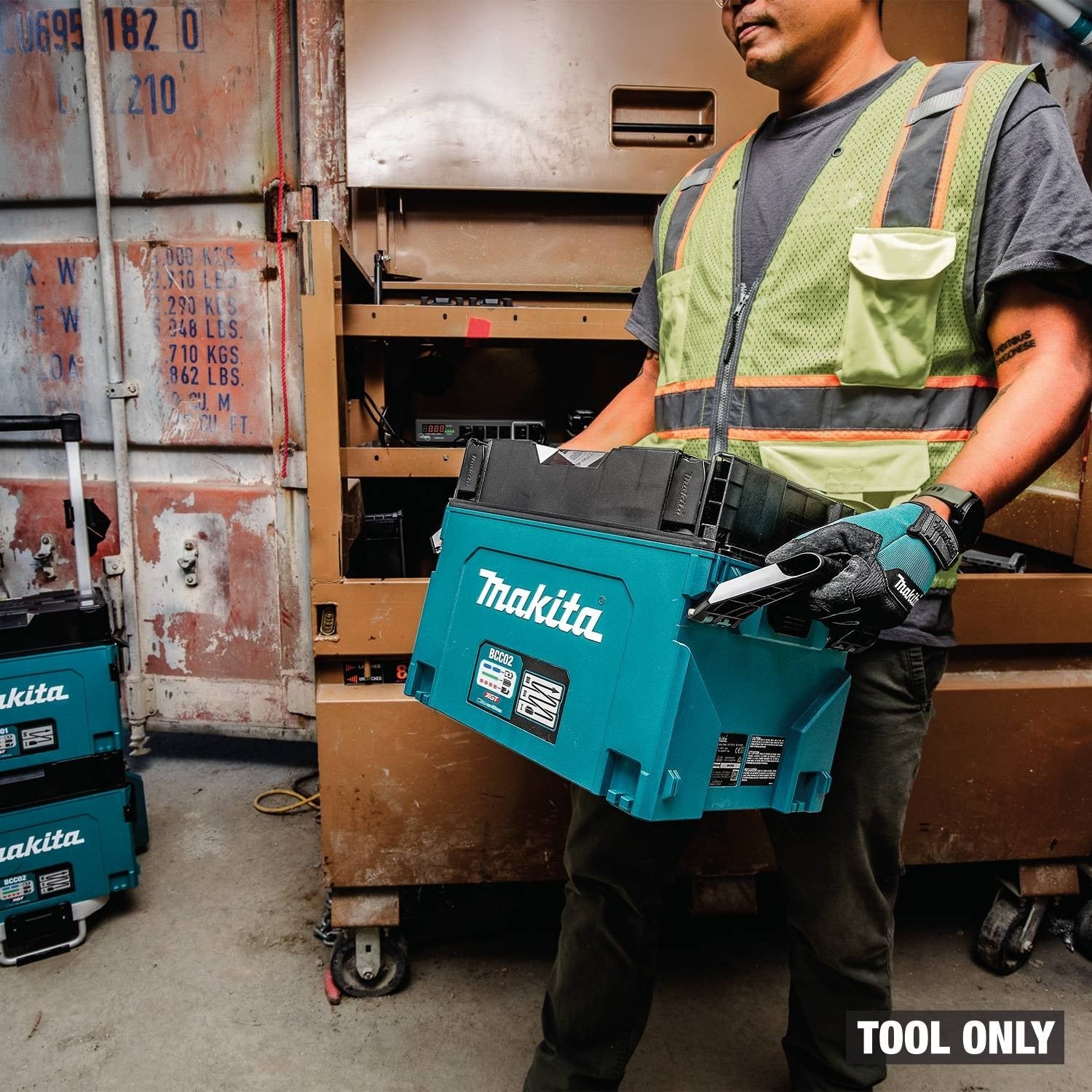 Makita BCC02 40V max XGT 12-Port Charging Case