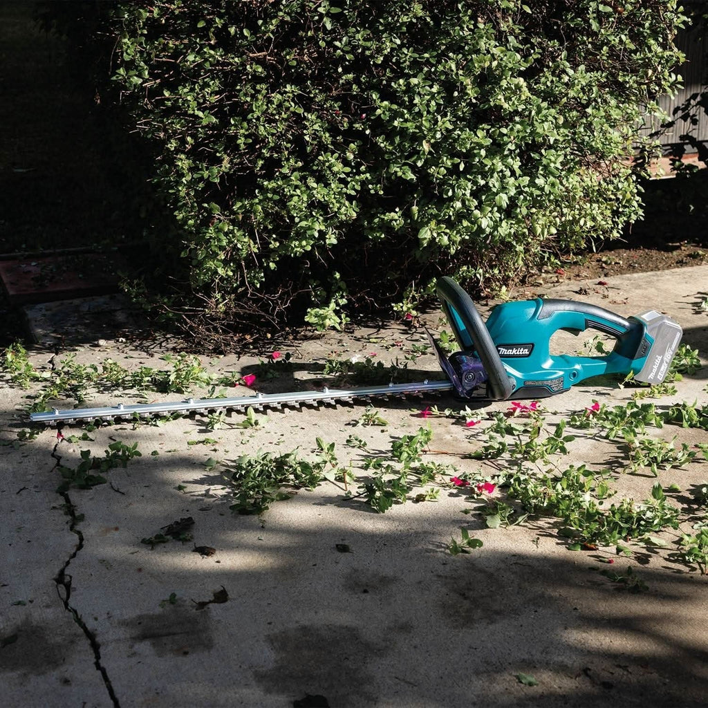 Makita XHU10Z 18V LXT Lithium-Ion Cordless 24" Hedge Trimmer w/ (2) 4.0Ah Battery Starter Kit