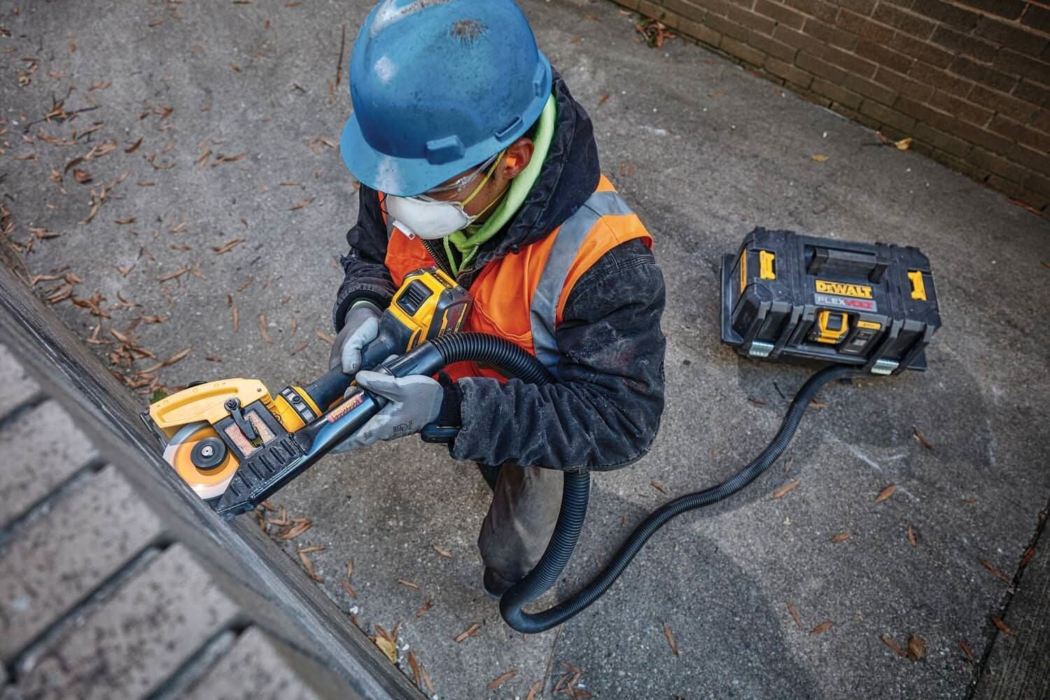 DeWalt DCG418X2 FLEXVOLT 60V MAX Brushless 4-1/2 in. - 6 in. Cordless Grinder 9.0Ah Kit