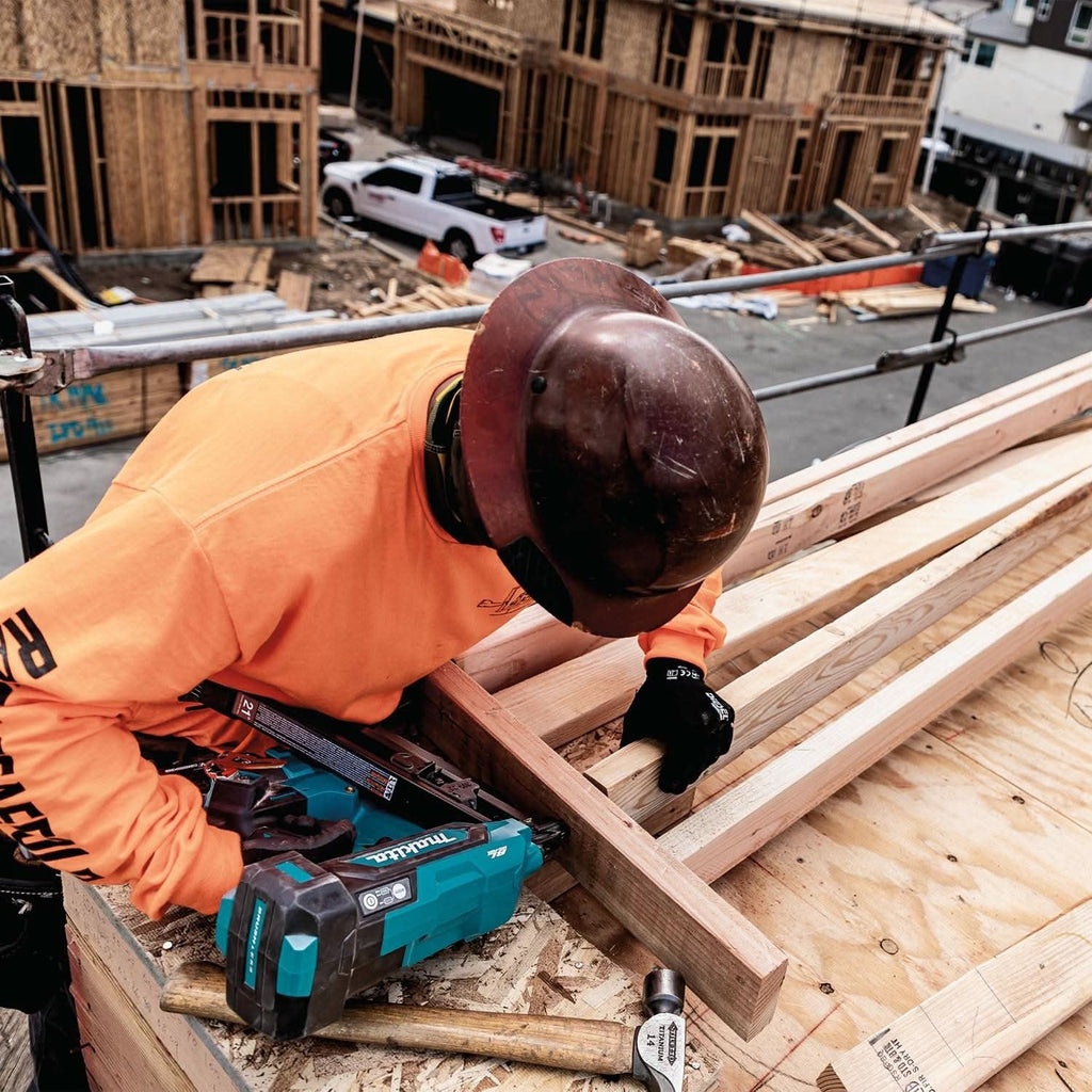 Makita XNB03M1 18V LXT Brushless 21-Degree Full Round Head 3-1/2-in. Framing Nailer 4.0Ah Kit