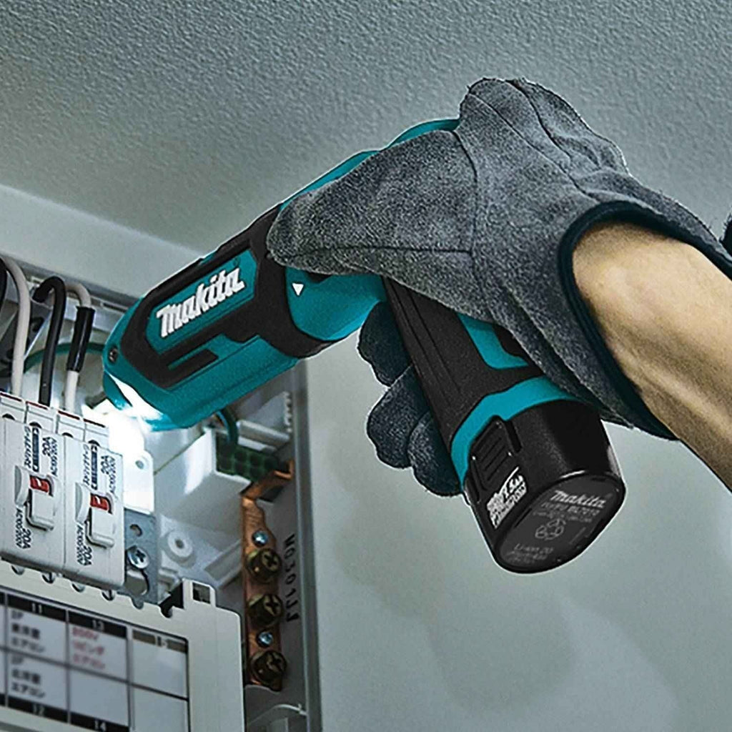 Makita TD022DSE 7.2V Lithium-Ion Cordless Impact Driver Kit