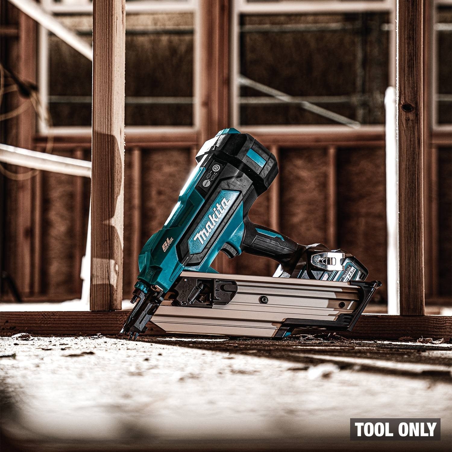 Makita GNB01Z 40V max XGT Brushless 30-Degree Clipped Head 3-1/2-in. Framing Nailer, Tool Only