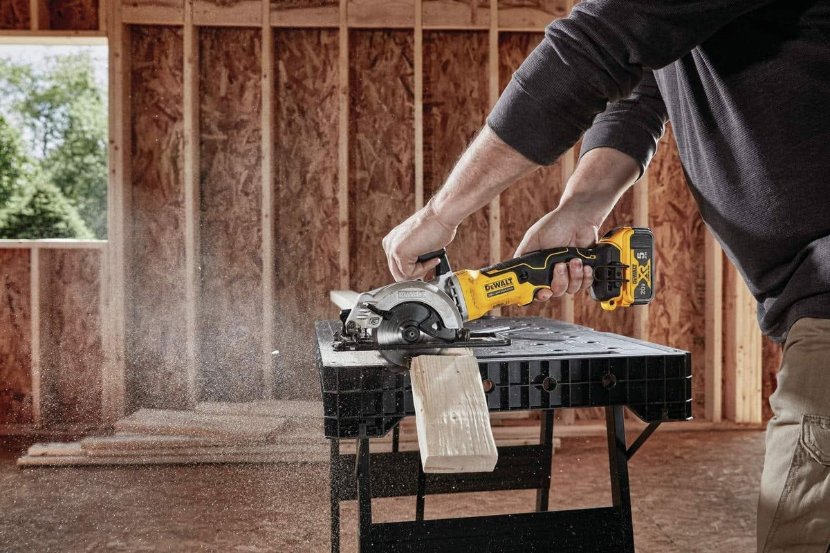Dewalt DCS571B ATOMIC 20V MAX 4-1/2" Circular Saw, Tool Only