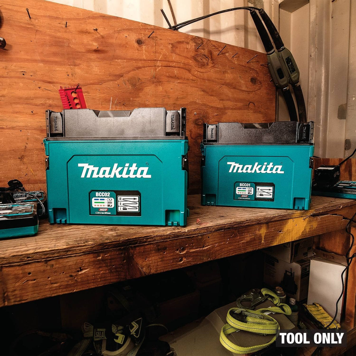 Makita BCC02 40V max XGT 12-Port Charging Case