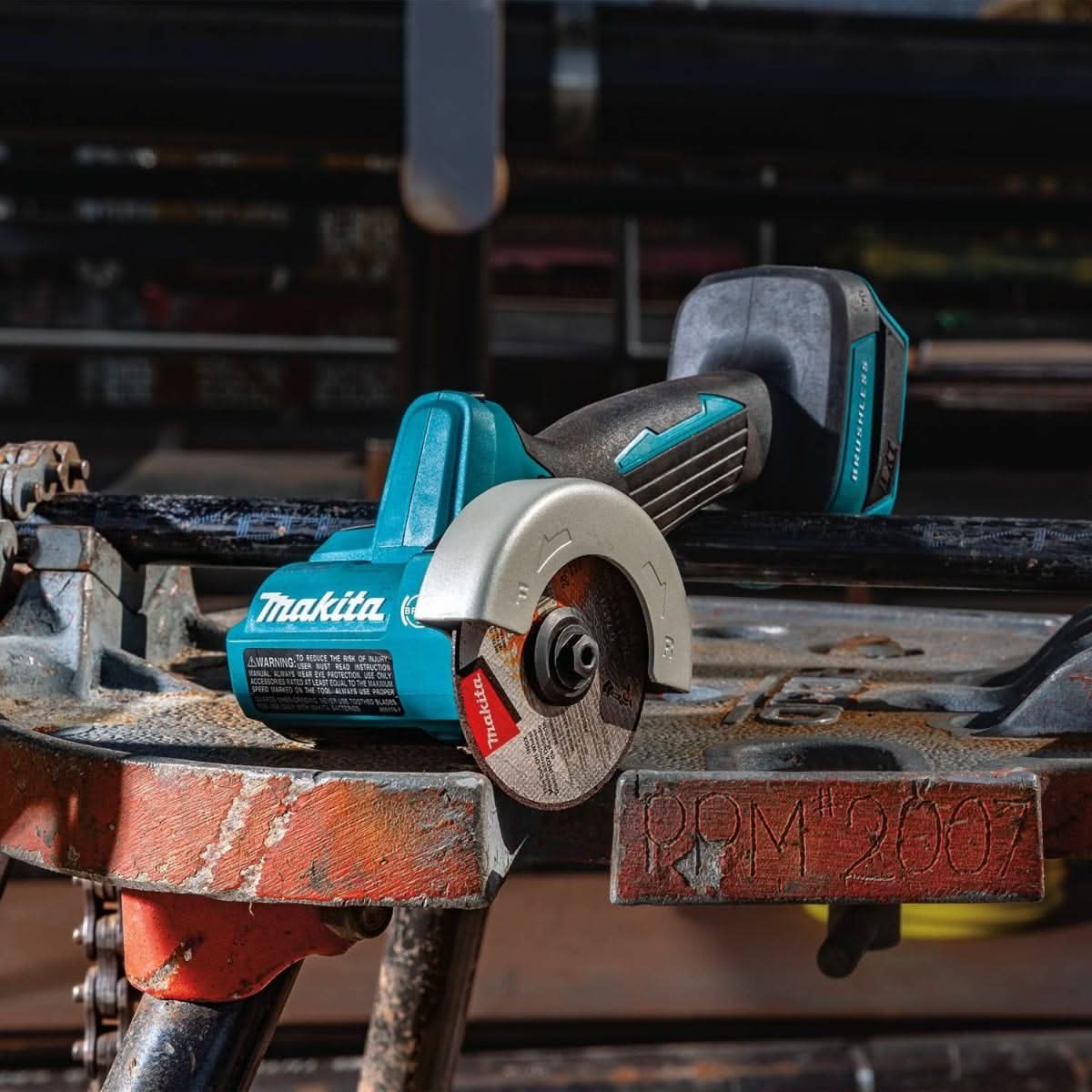 Makita XCM01Z 18V LXT Lithium-Ion Brushless Cordless 3" Cut-Off Tool, Tool Only (PROMO)