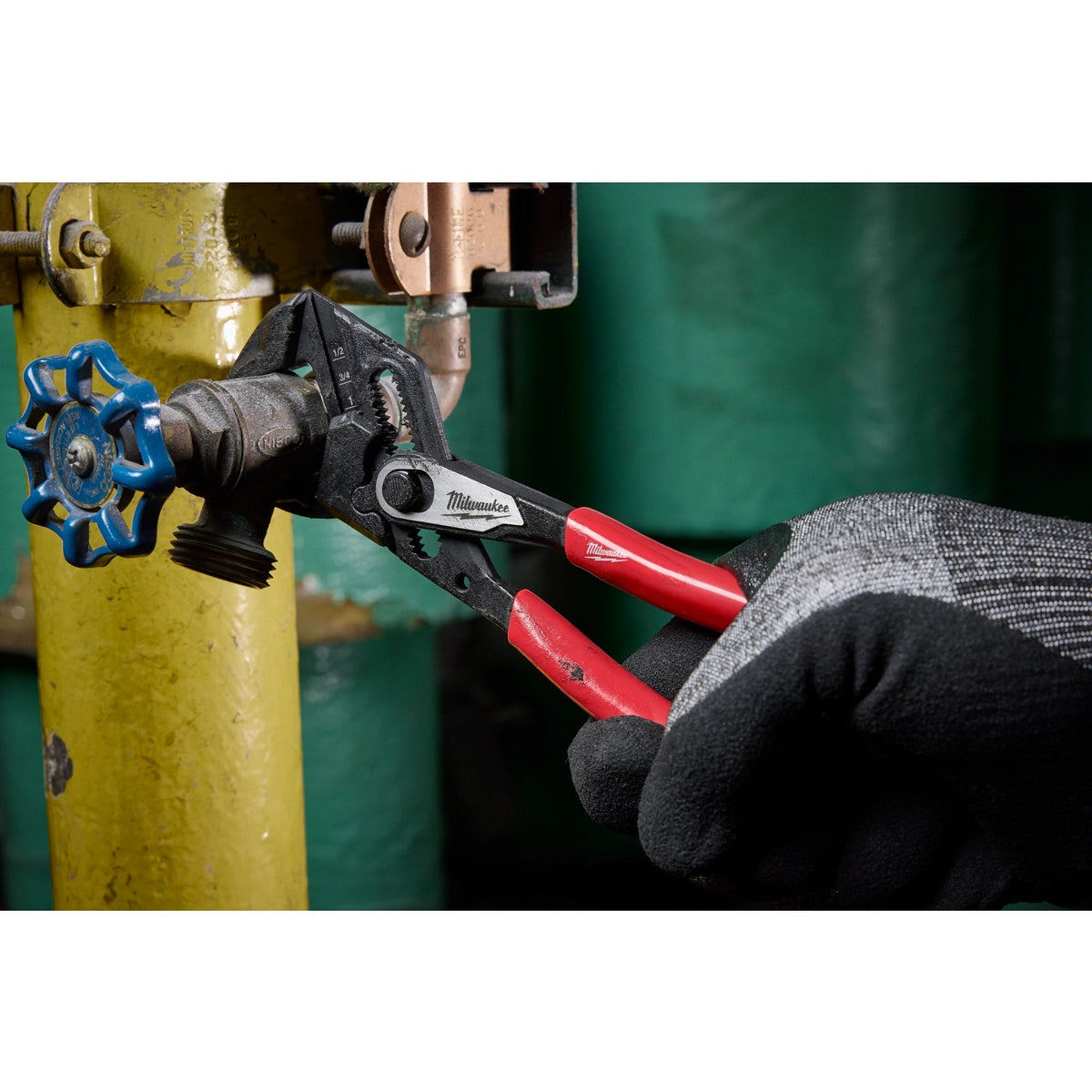 Milwaukee 7-in. Pliers Wrench (48-22-6907)