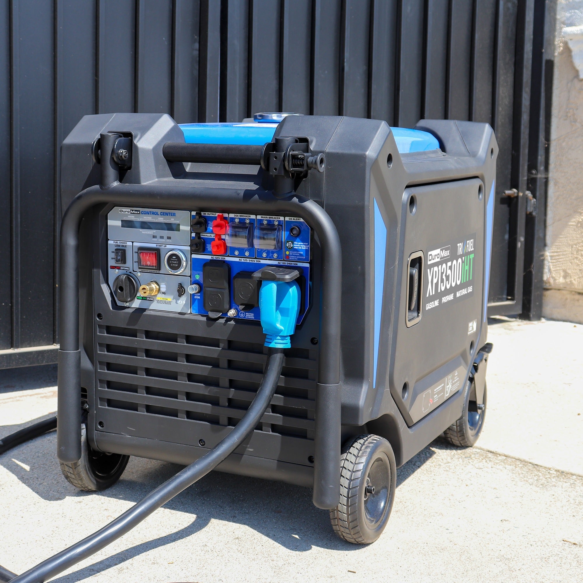 DuroMax XP13500iHT 13,500-Watt 550cc Tri-Fuel Portable Inverter Generator with CO Alert (XP13500iHT)