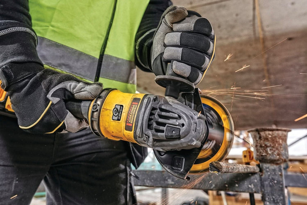 DeWalt DCG418X1 Flexvolt 60V MAX Brushless 4-1/2" - 6" Cordless Grinder With Kickback Brake 9.0Ah Kit