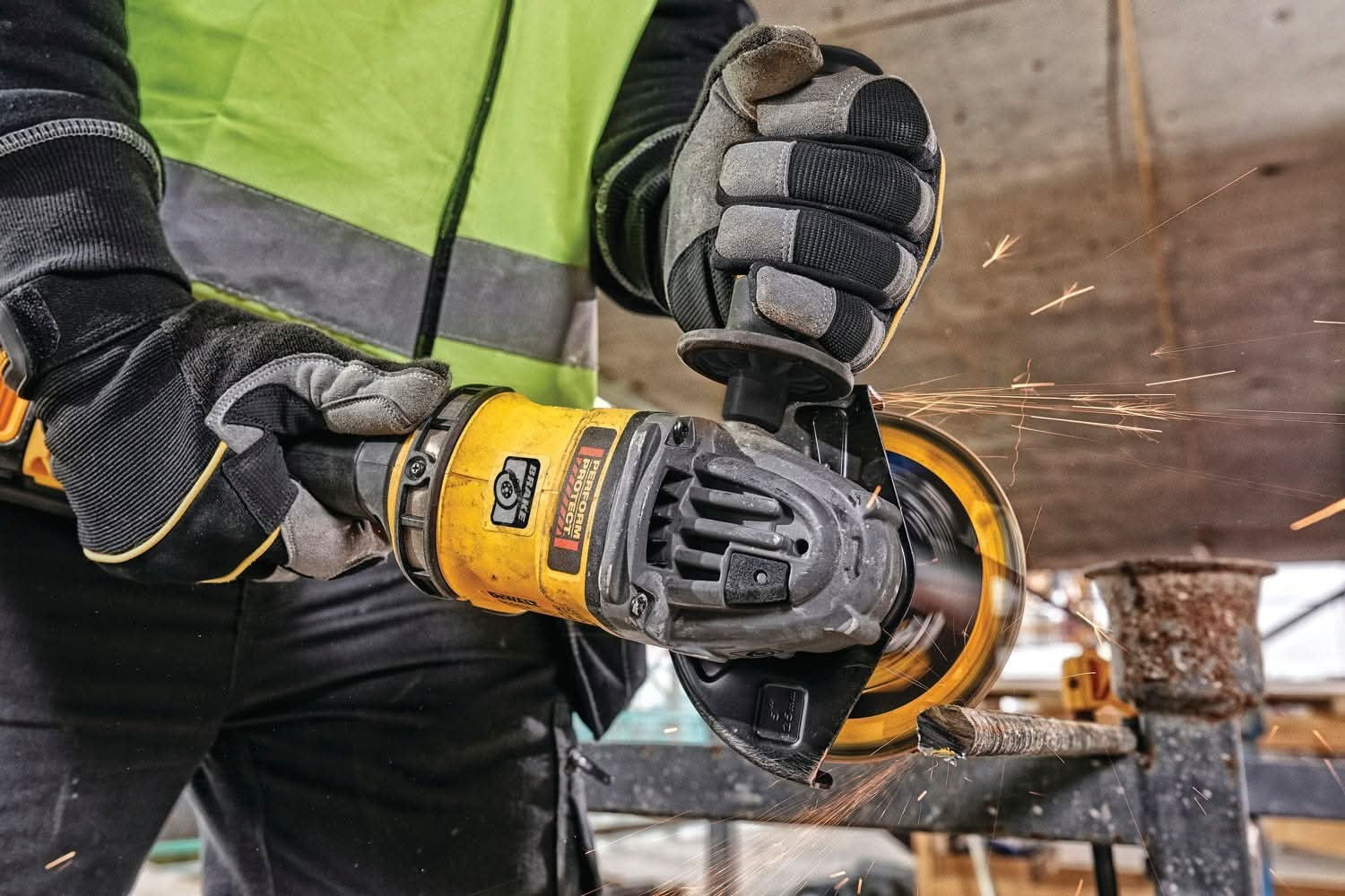 DeWalt DCG418X1 Flexvolt 60V MAX Brushless 4-1/2" - 6" Cordless Grinder With Kickback Brake 9.0Ah Kit