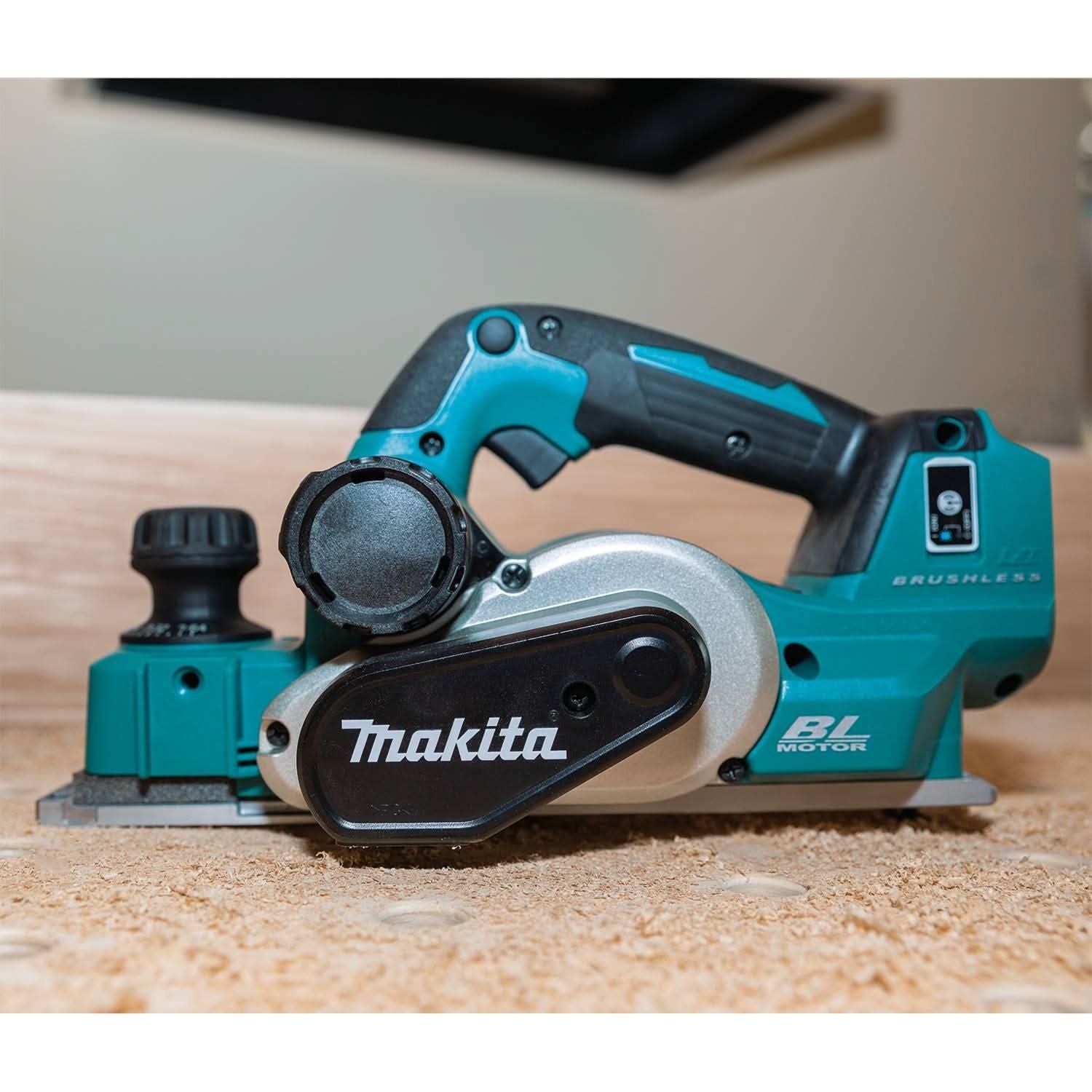Makita XPK02Z 18V LXT Lithium-Ion Brushless Cordless 3-1/4" Planer, AWS Capable, Tool Only