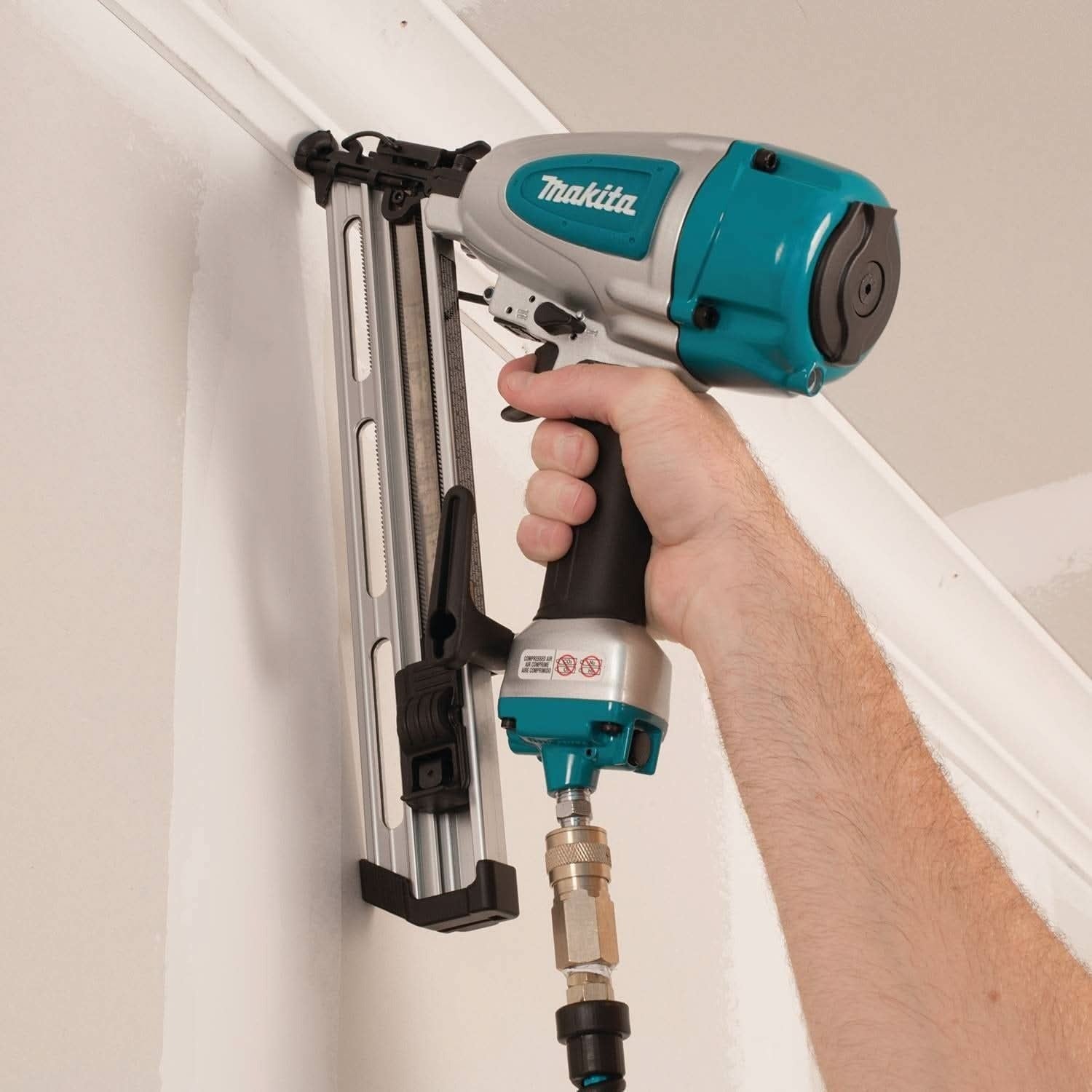 Makita AF635 15 Gauge, 2-1/2" 34-Degree Angled Finish Nailer