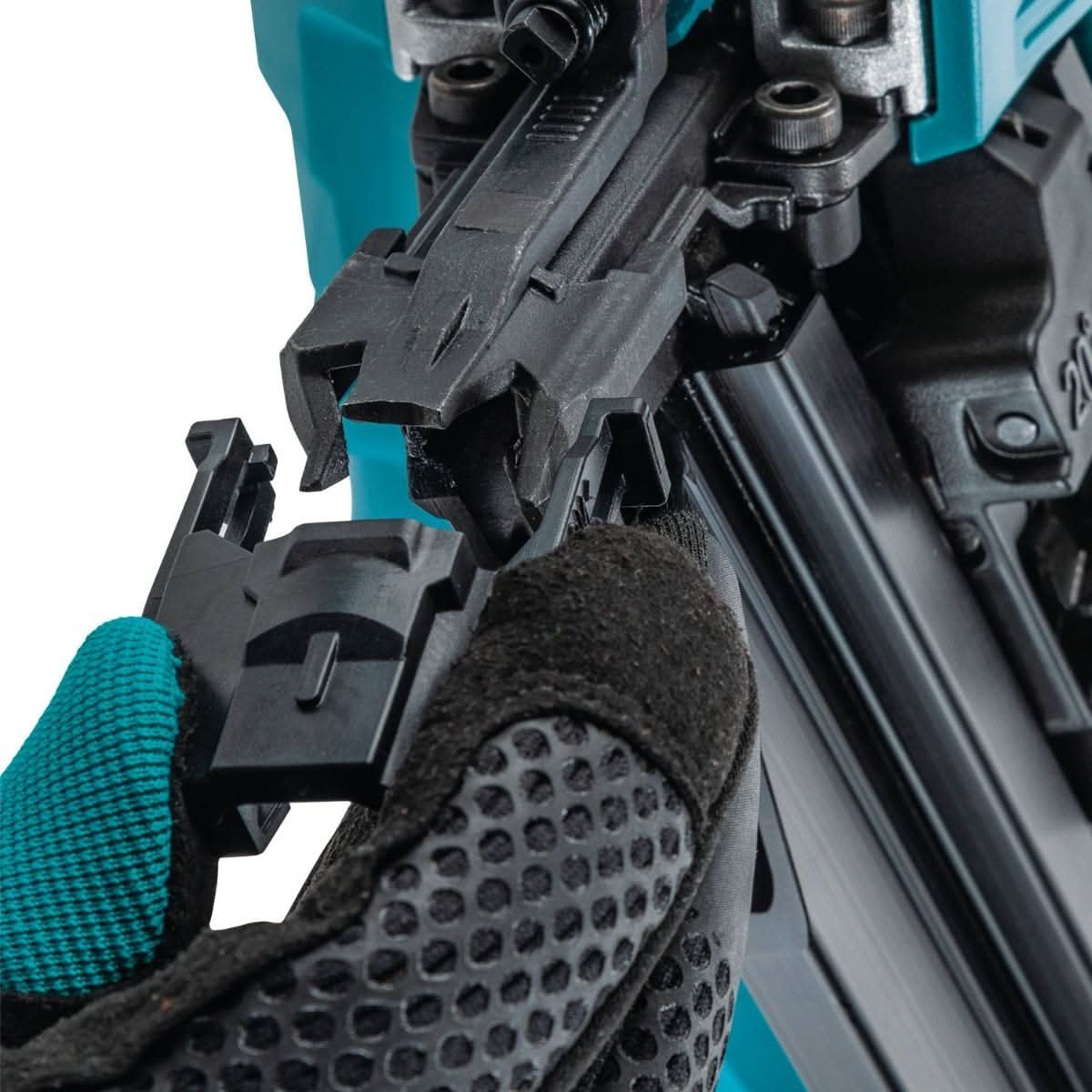 Makita XNB07Z 18V LXT Cordless 30-Degree Clipped Head 3-1/2-in. Framing Nailer w/ (2) 4.0Ah Battery and Charger