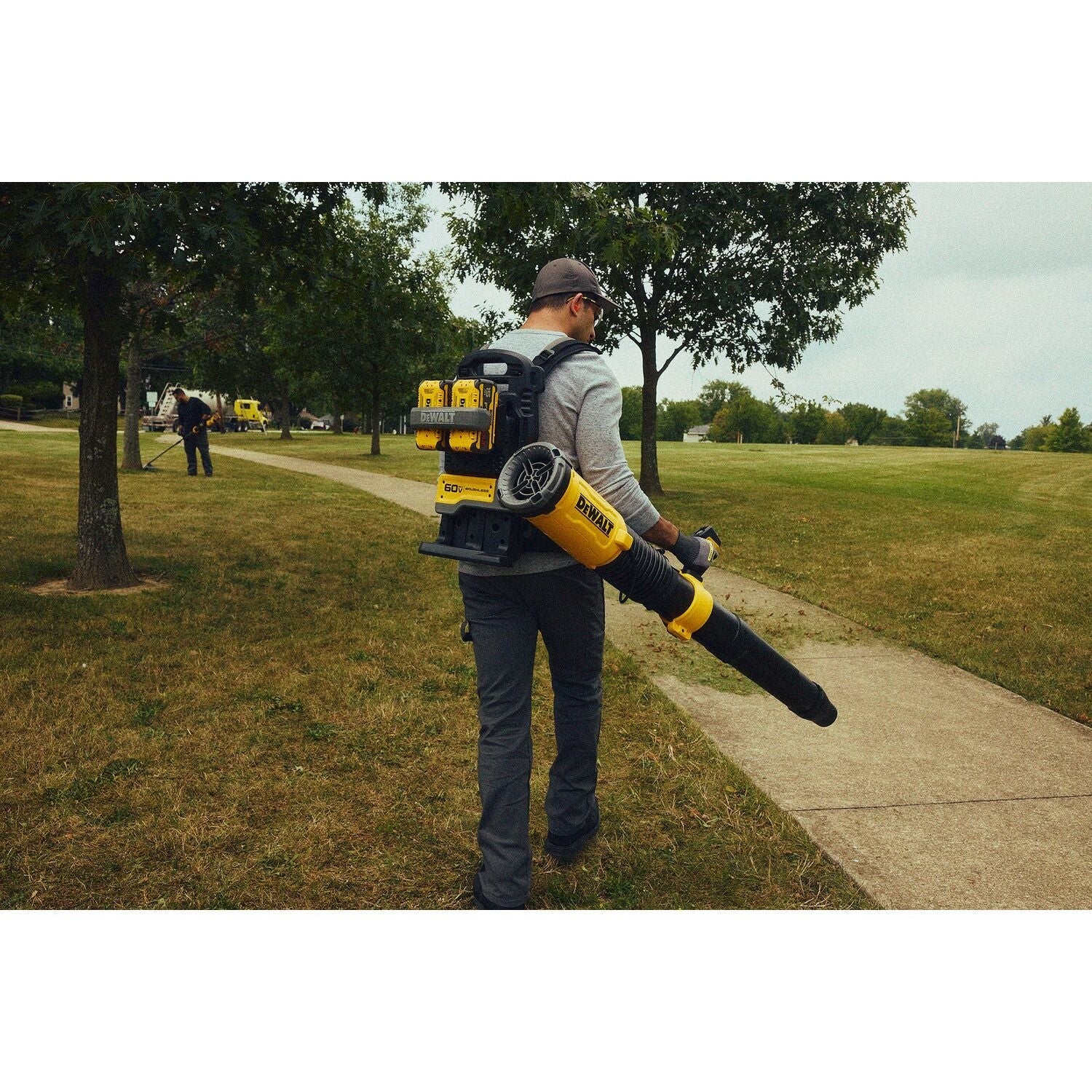 DeWALT DCBL570Z2 60V FlexVOLT 160-MPH 855-CFM Backpack Blower 15.0Ah Kit