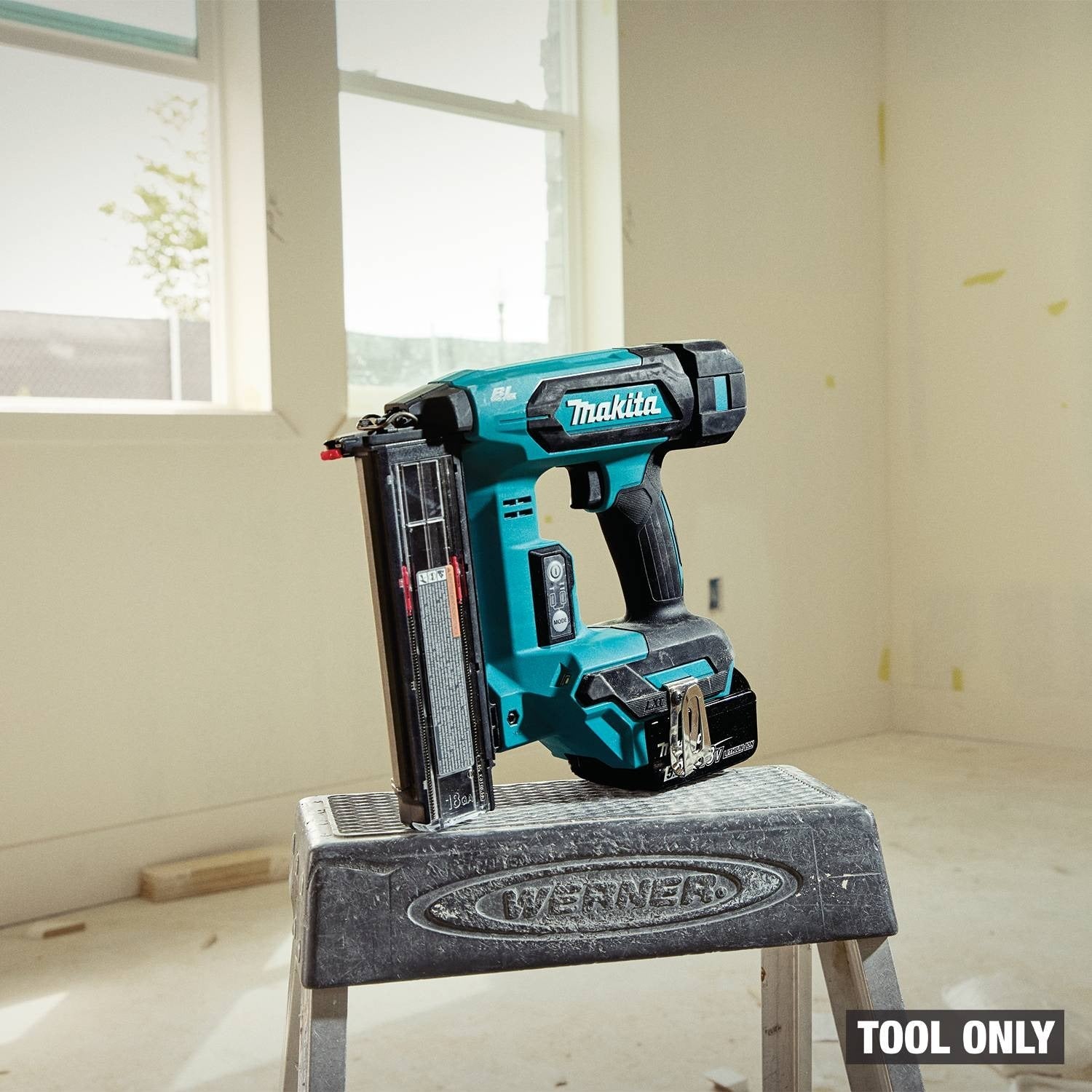 Makita XNB04Z 18V LXT Brushless Cordless 2-in. 18-Gauge Brad Nailer w/ (2) 4.0Ah Battery Starter Kit