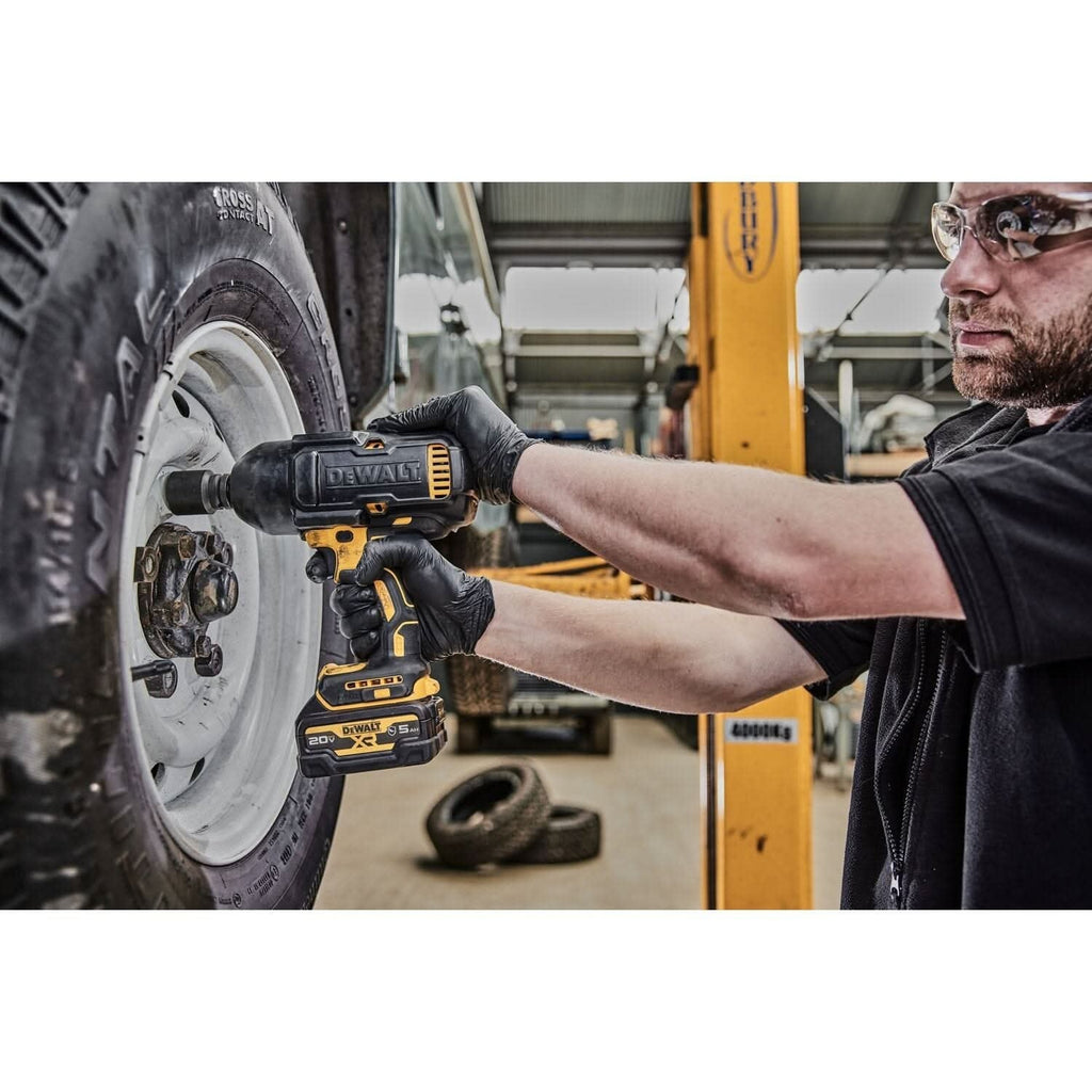 DeWalt DCF900GP2 20V MAX XR 1/2" High Torque Impact Wrench with Hog Ring Anvil 5.0Ah Kit