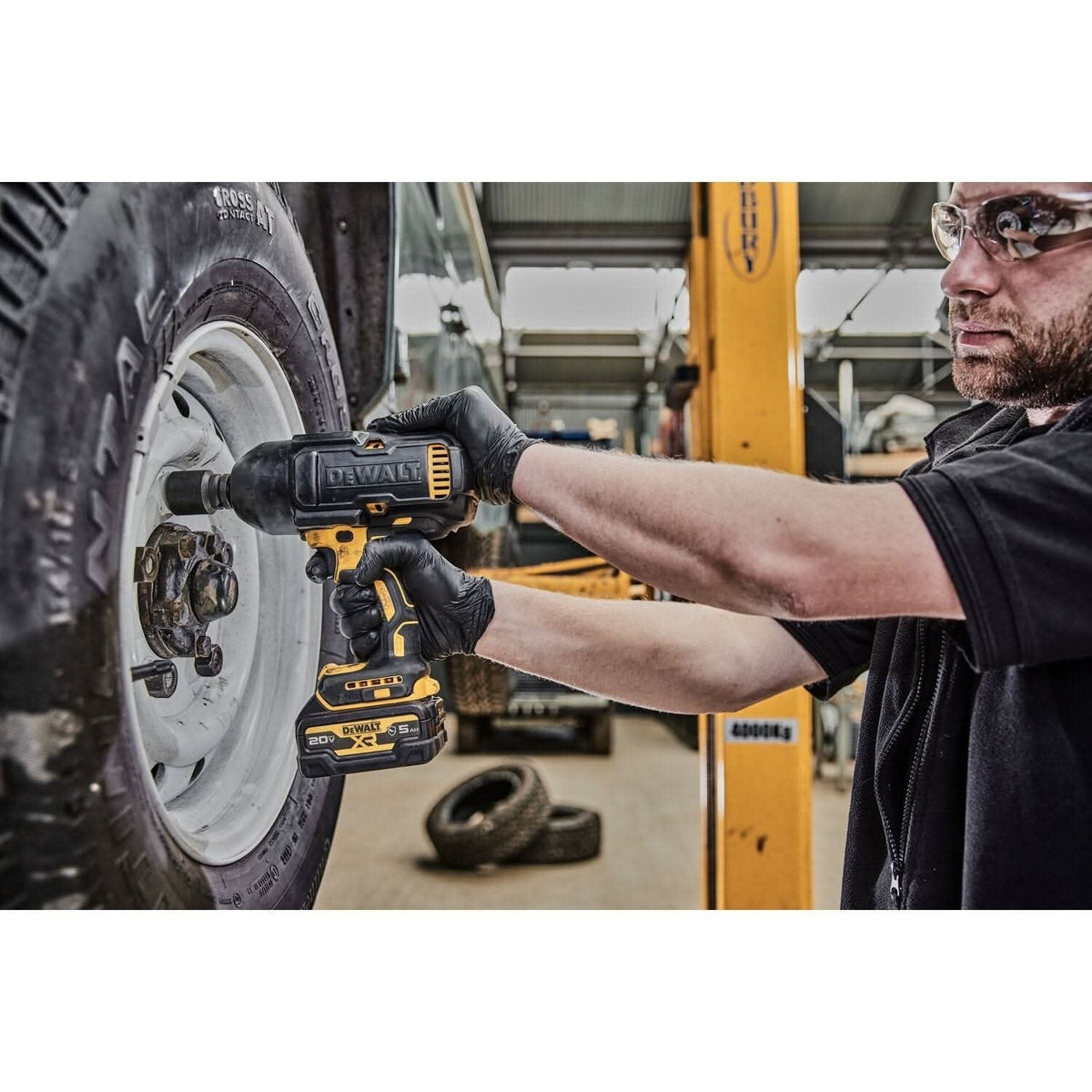 DeWalt DCF900GP2 20V MAX XR 1/2" High Torque Impact Wrench with Hog Ring Anvil 5.0Ah Kit