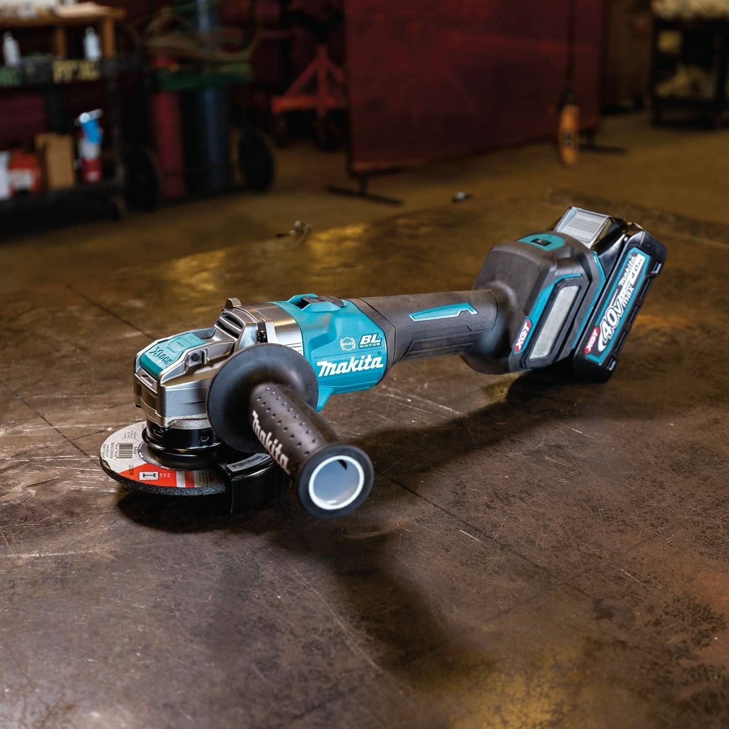 Makita GAG11M1 40V max XGT Brushless Cordless 4-1/2" / 5" X-LOCK Angle Grinder Kit, with Electric Brake, AWS Capable (4.0Ah)
