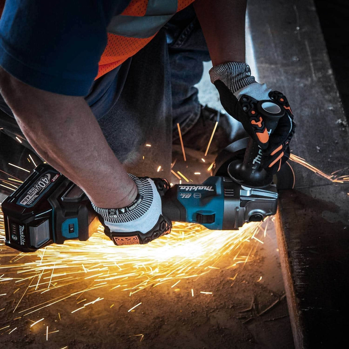 Makita GAG04M1 40V max XGT Brushless Cordless 4-1/2"Â / 5" Angle Grinder Kit, with Electric Brake, AWS Capable (4.0Ah)