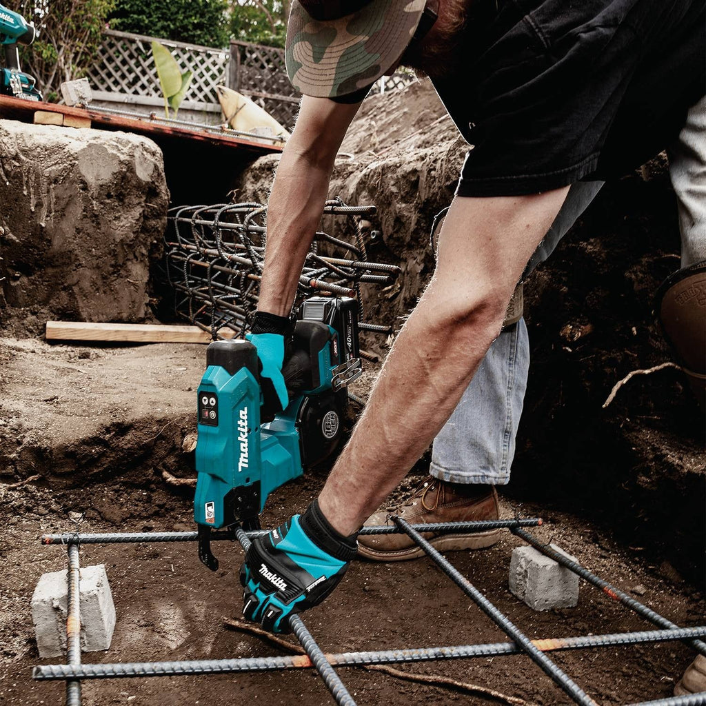 Makita GRT01D 40V max XGT Brushless 16-Gauge Rebar Tying Tool 2.5Ah MAKTRAK Starter Kit