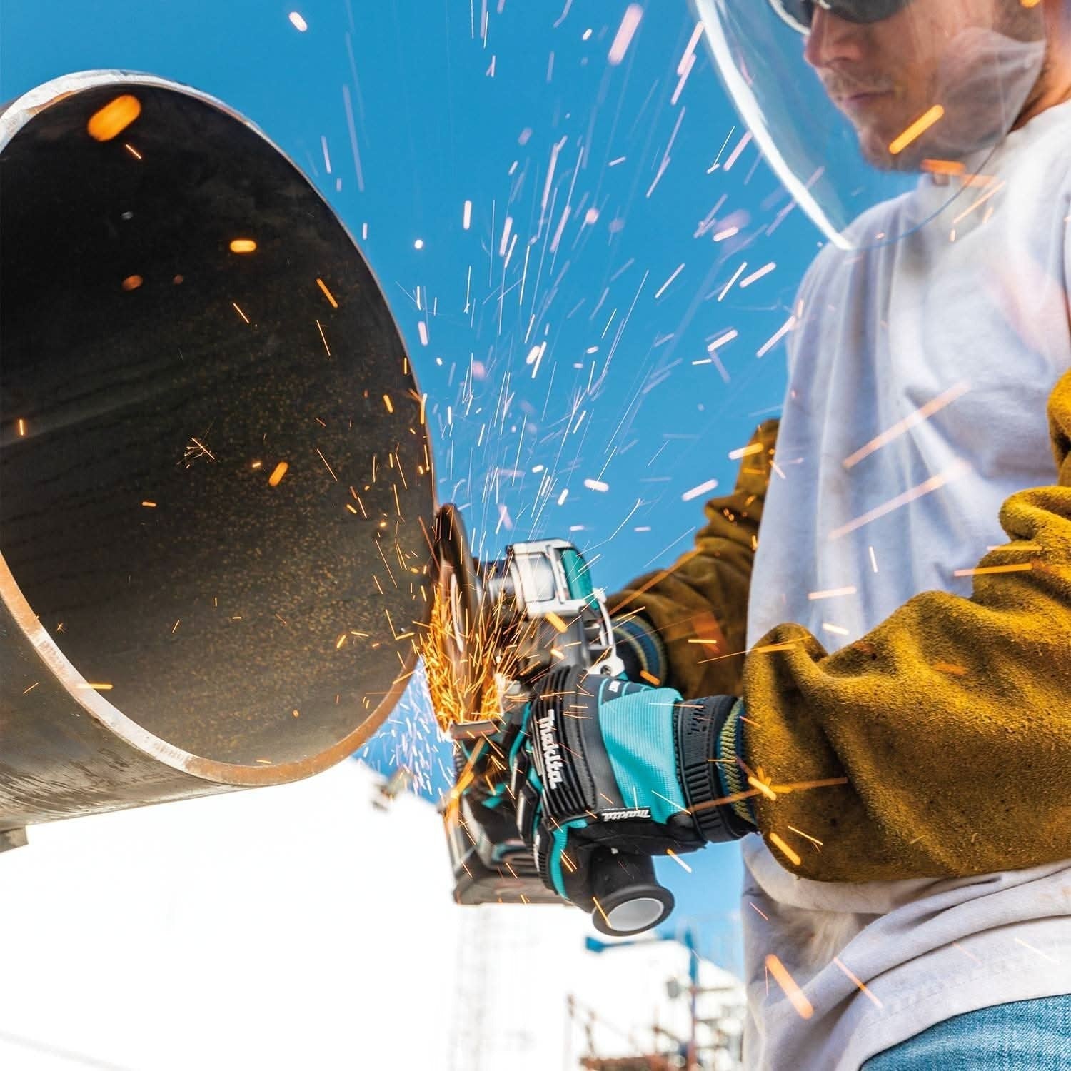 Makita GAG11M1 40V max XGT Brushless Cordless 4-1/2" / 5" X-LOCK Angle Grinder Kit, with Electric Brake, AWS Capable (4.0Ah)