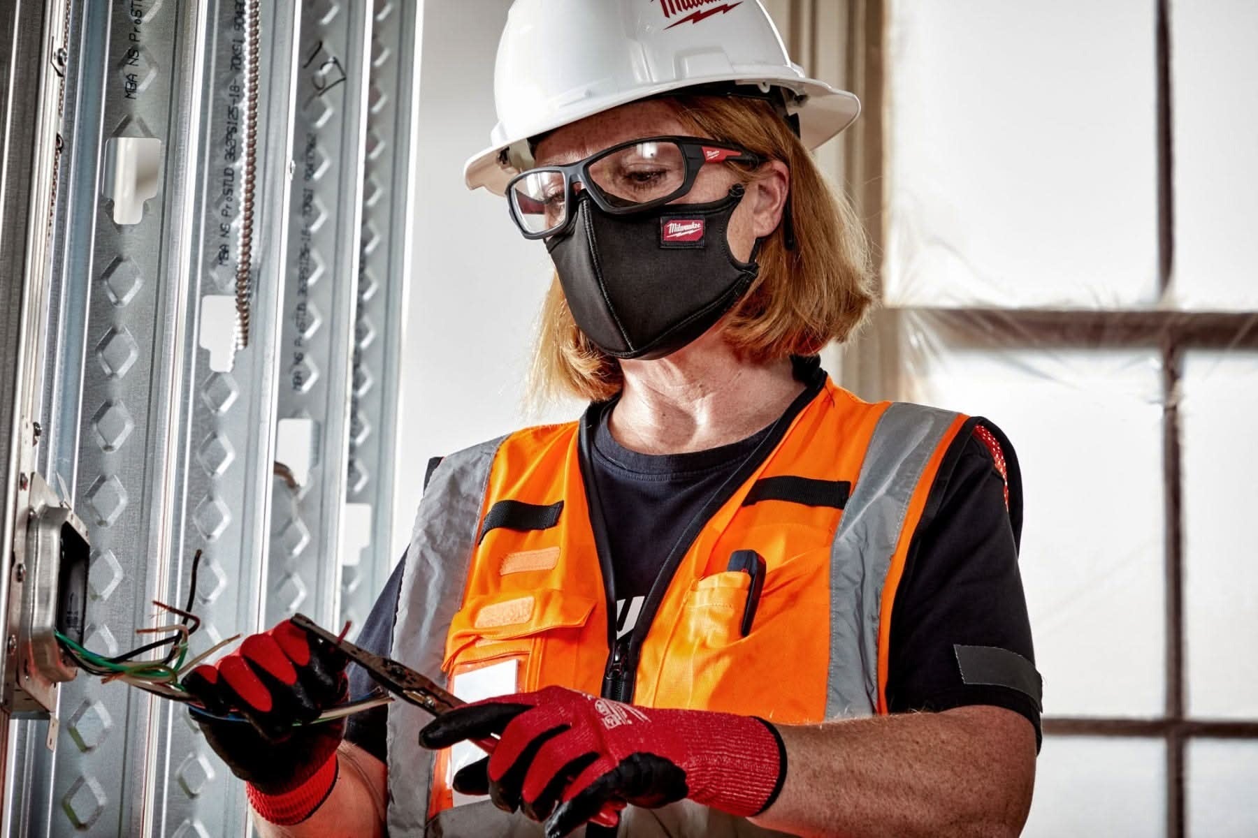 Milwaukee 48-73-4234 3-Layer Performance Face Mask - S/M