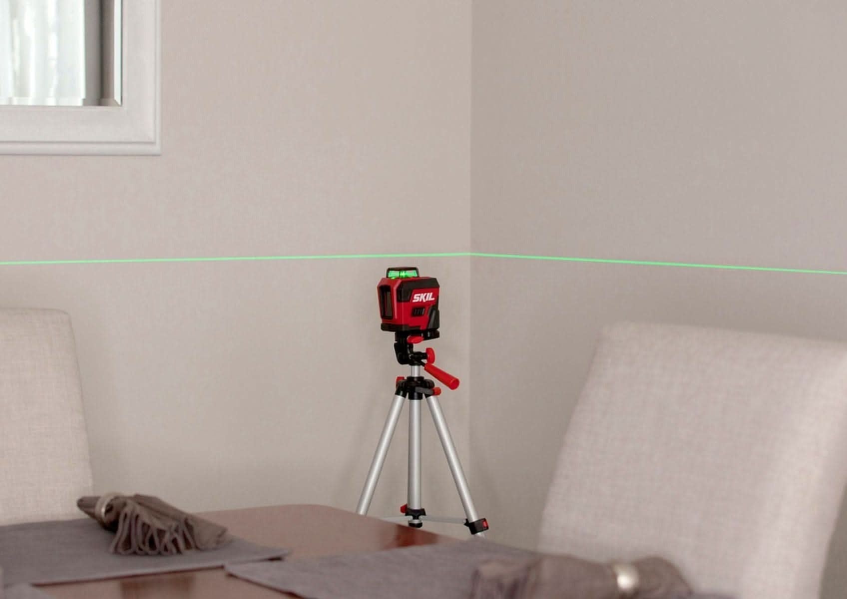 SKIL LL9322G-01 Self-Leveling 360 Degree Green Cross Line Laser with Tripod