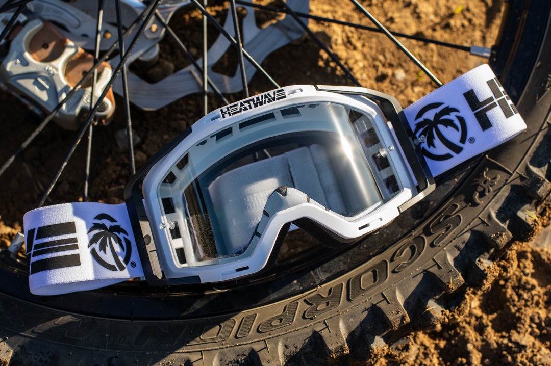 Heat Wave Billboard Icon WHITE/PHOTOCHROMIC MXG-250 Moto Goggle