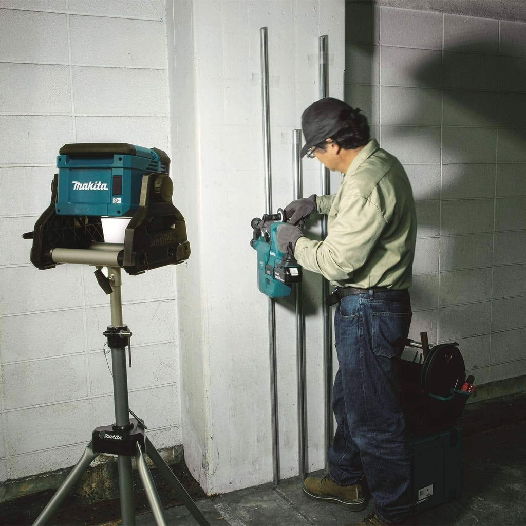 Makita DML811 18V LXT Lithium-Ion Cordless/Corded Work Light, Light Only